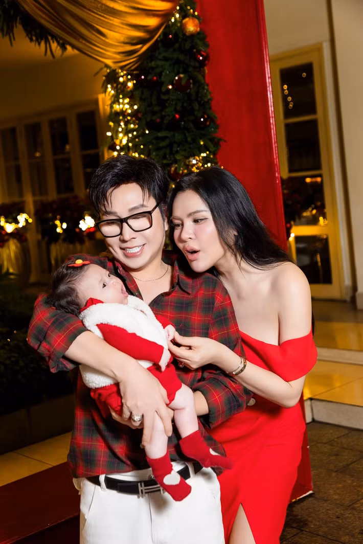 Nhóc tỳ nhà Phương Lê sở hữu làn da trắng hồng, gương mặt xinh xắn với đôi mắt to, long lanh. Ảnh: FB Thụy Yên.