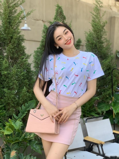 Có thu nhập khá hơn, Yến Nhi mặc sành điệu hơn. Ảnh: FB Yến Nhi.