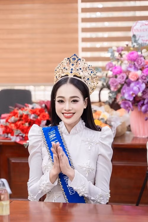 Theo VTV, Mỹ Linh là Á khôi Sinh viên Thanh lịch năm 2024 tại Trường Đại học Văn hóa Thể thao và Du lịch Thanh Hóa. Ảnh: FB Mỹ Linh.