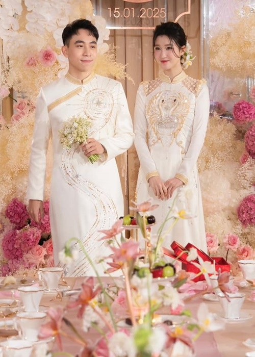 Tháng 1/2025, Phương Nhi tổ chức lễ đính hôn. Ảnh: FB Đỗ Long.