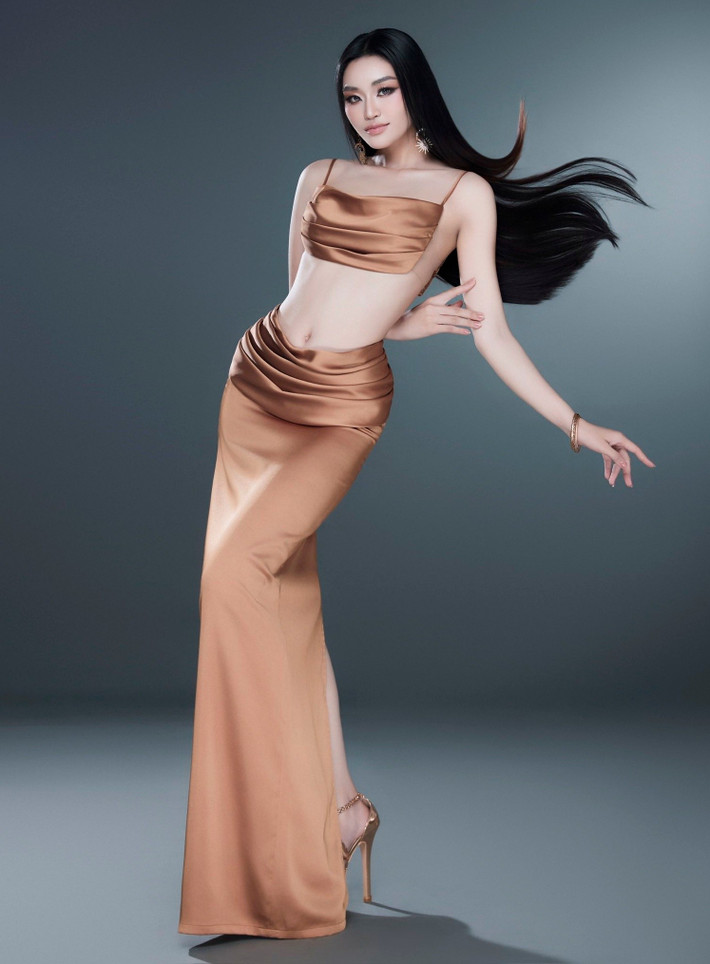 Người đẹp thừa nhận, khuyết điểm của cô là khả năng giao tiếp tiếng Anh. Ảnh: FB Yến Nhi.