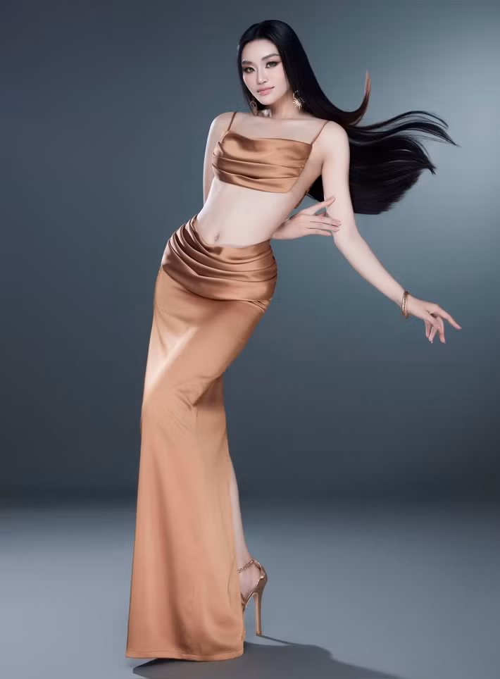 Người đẹp thừa nhận, khuyết điểm của cô là khả năng giao tiếp tiếng Anh. Ảnh: FB Yến Nhi.