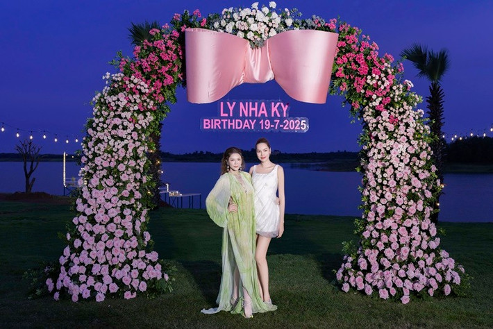 Buổi tiệc sinh nhật của Lý Nhã Kỳ quy tụ hàng trăm khách mời như Nguyên Vũ, Cao Thái Sơn, Hoa hậu Lê Hoàng PHương… Ảnh: Luke Nguyễn.