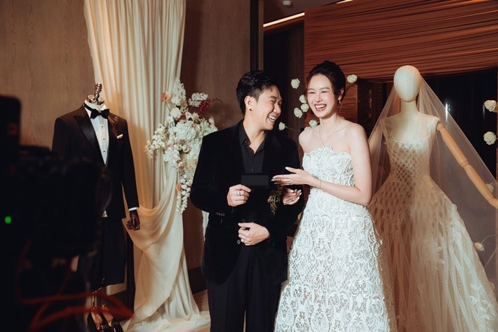 Về việc chưa có kế hoạch có con, Anh Phạm cho hay: "Chúng tôi mới kết hôn được gần một năm và tôi muốn giữ kết nối vợ chồng bền vững hơn trước khi có em bé, để sau này cả hai biết cách tập trung vào con". Ảnh: FB Anh Đức.