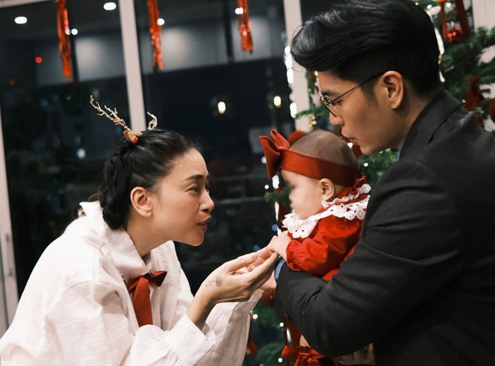 Ngô Thanh Vân kết hôn với Huy Trần năm 2022. Sau khi chào đón con đầu lòng vào năm 2025, nữ diễn viên dành phần lớn thời gian cho gia đình nhỏ, tận hưởng những khoảnh khắc đời thường giản dị bên chồng con. Ảnh: FB Ngô Thanh Vân.