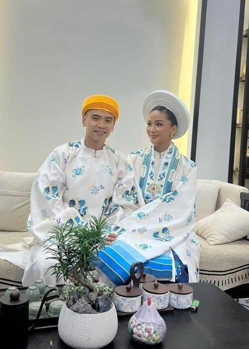 H'hen Niê và Tuấn Khôi ngày càng mặn nồng sau khi kết hôn, có con gái chung. Ảnh: FB H'hen Niê.