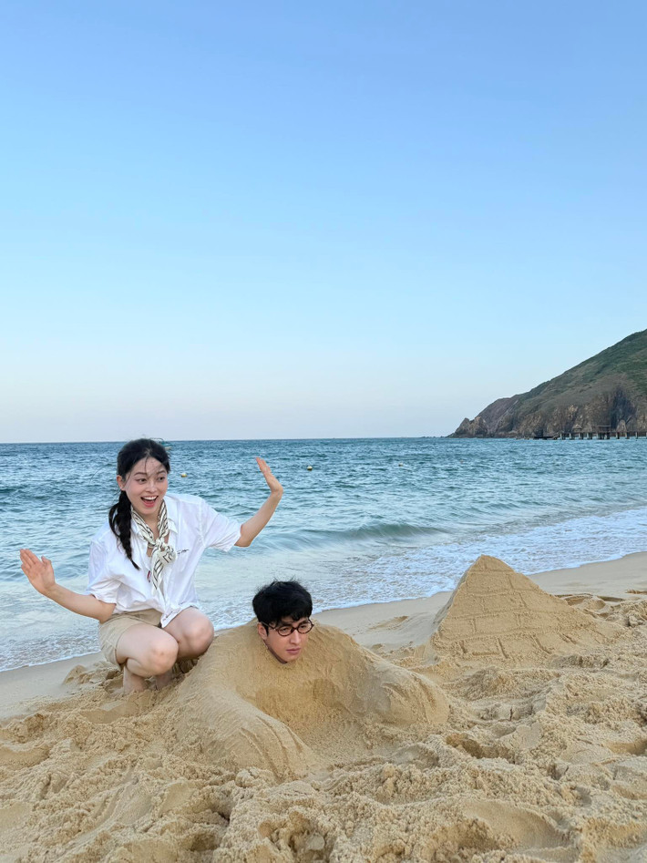 Bình An từng dí dỏm viết về Phương Nga: "Là người chủ của gia đình, tôi rất vui vì mỗi lần vợ phân vân điều gì đấy, cô ấy luôn hỏi ý kiến của tôi rồi sau đó mới đưa ra quyết định, quyết định còn lại!". Ảnh: FB Bình An.