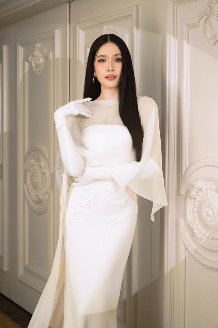 Trên trang cá nhân, Á hậu Phạm Ngọc Phương Anh cho biết, cô chính thức làm việc tự do sau 5 năm gắn bó cùng công ty Sen Vàng của bà Phạm Kim Dung. Ảnh: FB Phương Anh.