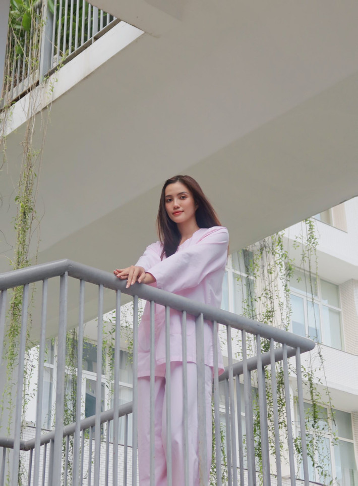 Người đẹp tiết lộ, cô có khối u trong ống sống ngoài tuỷ. Đó là lý do Minh Nhàn đau thắt lưng và tê chân trái. Ảnh: FB Minh Nhàn.