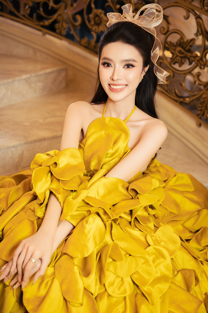 Hạnh Nguyên cho biết, nhìn lại một năm nhiệm kỳ, cô không chỉ thấy sự thay đổi về diện mạo, mà còn là sự trưởng thành trong nhận thức và trách nhiệm với cộng đồng. Ảnh: FB Hạnh Nguyên.