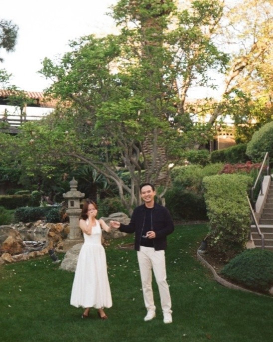 Theo Znews, bạn trai của Xuân Nghi là Kenny Minh Vũ, một kỹ sư đang sinh sống và làm việc tại Mỹ. Hai người bằng tuổi, quen biết từ nhỏ nhưng từng có thời gian mất liên lạc. Sau lần gặp lại, họ trò chuyện nhiều hơn và dần nảy sinh tình cảm. Đến nay, cả hai đã đồng hành cùng nhau được 4 năm.