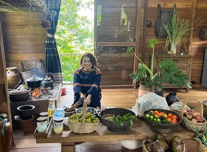 Ca sĩ Siu Black nhập viện điều trị bệnh trong những ngày qua. Bác sĩ Bùi Trường Giang - Phó Giám đốc chuyên môn Bệnh viện Đa khoa Hùng Vương Gia Lai (tỉnh Gia Lai) chia sẻ trên Vietnamnet, sáng ngày 28/10, tình trạng sức khỏe của ca sĩ Siu Black đã ổn định hơn. Ảnh: FB Siu Black.