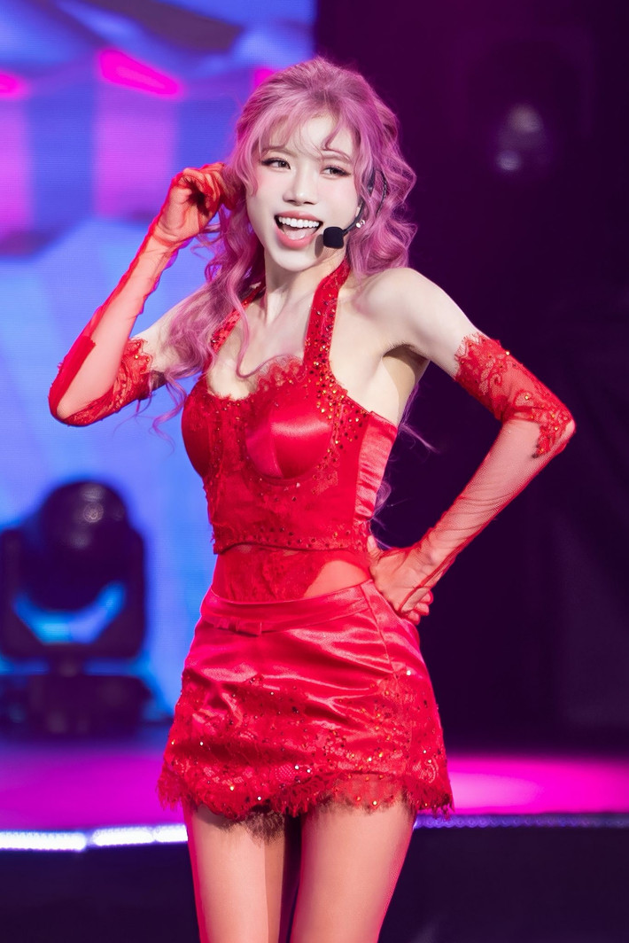 Theo đuổi âm nhạc từ năm 2013, Trang Pháp được nhiều đơn đặt hàng nhạc quảng cáo, sáng tác ca khúc cho các ca sĩ. Cô còn trở thành trưởng nhóm thành đoàn của Chị đẹp đạp gió rẽ sóng 2023, là thành viên của nhóm Lunas, ra mắt năm 2024. Ảnh: FB Trang Pháp.