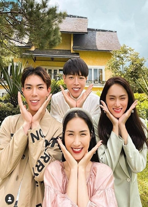 "Nếu chị Giang xảy ra chuyện, Hòa lên tiếng thì chưa chắc cách đó sẽ giúp ích cho câu chuyện của chị Giang, có thể còn làm câu chuyện xấu đi, làm ảnh hưởng tới chị. Vậy nên Hòa quyết định nhắn tin động viên, chia sẻ với chị thôi", Dân Việt dẫn lời Hòa Minzy. Ảnh: FB Hòa Minzy.