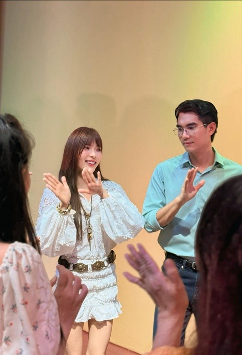 Thúy Diễm còn đóng kịch. Gần đây, nữ diễn viên chia sẻ hình ảnh tham gia vở Chạy đến ngày hôm qua. Ảnh: FB Thúy Diễm.