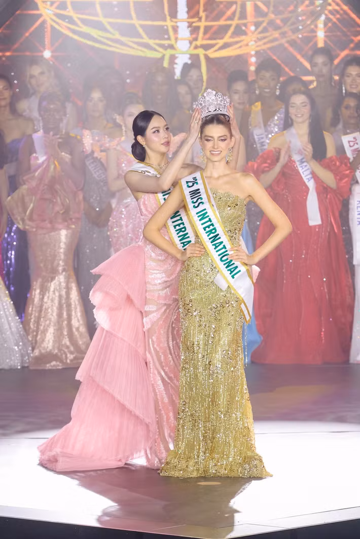 Thanh Thủy cho hay, trong 1 năm qua, có lúc cô cảm thấy áp lực, lo lắng, tự hỏi liệu mình đã làm đủ tốt để không phụ sự kỳ vọng và tình cảm của khán giả Việt Nam hay chưa. Ảnh: Miss International.