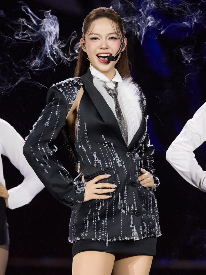 Người đẹp tập trung ca hát, chưa trở lại với phim ảnh.