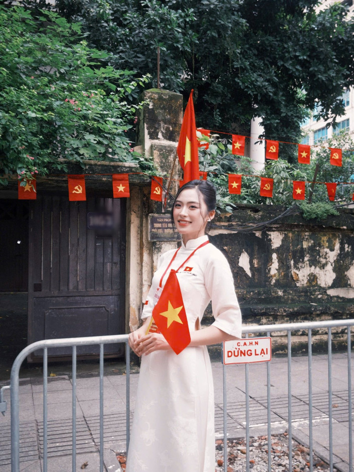 Á hậu 2 Hoa hậu Việt Nam 2024 Nguyễn Thị Vân Nhi chia sẻ trên trang cá nhân: “Vân Nhi đã có mặt tại buổi sơ duyệt lễ diễu binh, diễu hành A80 rồi đây ạ. Sẵn sàng nhận nhiệm vụ”. Ảnh: FB Vân Nhi.