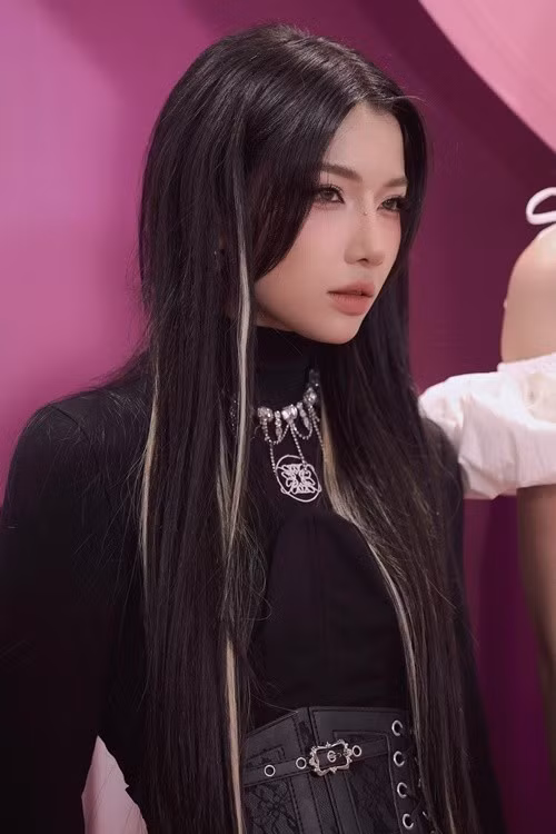 Billie Eilish truyền cảm hứng cho Lyhan về sự du dương ma mị và cách kể chuyện qua âm nhạc, HyunA cho Lyhan thấy sức mạnh của sự gợi cảm, quyến rũ nhưng không thiếu cá tính, Doja Cat giúp Lyhan học được cách chơi chữ, đặt beat và thử nghiệm phong cách khác biệt. Ảnh: FB Lyhan.