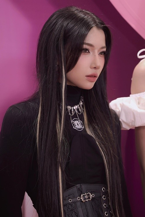 Billie Eilish truyền cảm hứng cho Lyhan về sự du dương ma mị và cách kể chuyện qua âm nhạc, HyunA cho Lyhan thấy sức mạnh của sự gợi cảm, quyến rũ nhưng không thiếu cá tính, Doja Cat giúp Lyhan học được cách chơi chữ, đặt beat và thử nghiệm phong cách khác biệt. Ảnh: FB Lyhan.