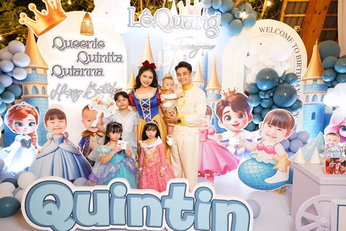 Vân Trang nhắn nhủ các con: "Mẹ hạnh phúc khi thấy các con yêu thương nhau, thương chị hai và thương em Tin nữa. Mong các con của mẹ mãi có nhau, mãi thương nhau, các con nhé".