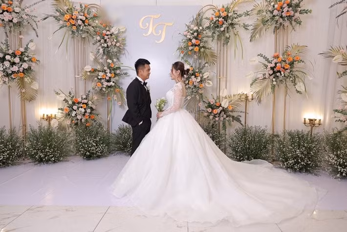 Chia sẻ trên Tiền Phong, Hùng Thuận cho biết, sau một lần đò, anh từng rụt rè, ngại mở lòng cho tới khi gặp được Tuệ Tâm. Ảnh: FB Hùng Thuận.