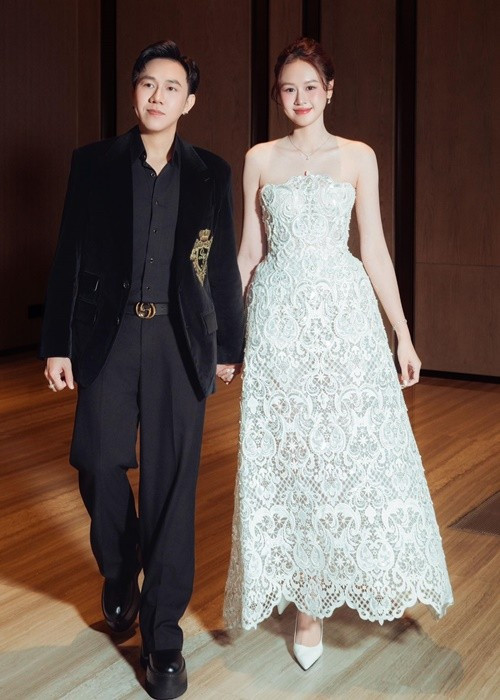 Mỗi khi Anh Phạm đi quay xa, Anh Đức luôn tự tay chuẩn bị vali đồ cho vợ kèm nhiều đồ ăn vặt, những món cô yêu thích.