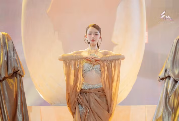 Nữ ca sĩ từng vào top 7 Vietnam Idol 2010. Tên tuổi của Bích Phương gắn liền với các ca khúc: Bùa yêu, Bao giờ lấy chồng.Ảnh: FB Bích Phương.