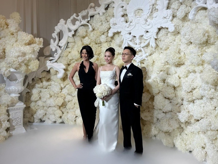 Hương Ly gọi Đặng Hoàng Tâm Như là em gái yêu, chúc mừng cô dâu bước vào 1 hành trình mới đầy hạnh phúc và viên mãn. Ảnh: FB Hương Ly.