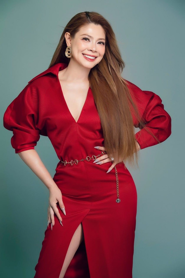 Mỗi lần nhìn poster show diễn, Thanh Thảo lại thấy biết ơn và trân trọng vì được các nhà tổ chức, bầu show, khán giả yêu thương nhiều nên nhiều năm vẫn có một vị trí nhất định. “Hình ảnh trên poster luôn làm mình tự hào lẫn áp lực”, cô nói.