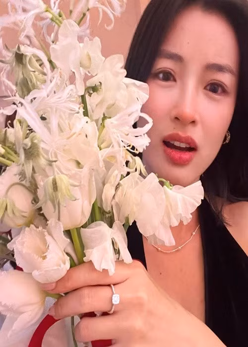 Trước màn cầu hôn, Lan Thy giữ kín chuyện tình cảm. Theo Znews, bạn trai của nữ diễn viên là nhạc trưởng Dustin Tiêu. Ảnh: FB Lan Thy.