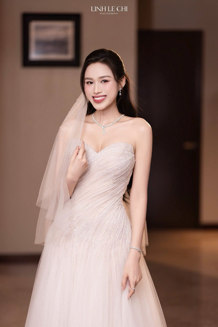 Vợ chồng nàng hậu cảm ơn bố mẹ hai bên vì biết được rằng để có khoảnh khắc được gọi nhau là vợ chồng trong sự chúc phúc của mọi người là nhờ có bố mẹ.