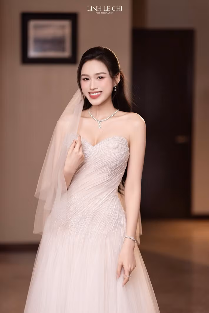 Vợ chồng nàng hậu cảm ơn bố mẹ hai bên vì biết được rằng để có khoảnh khắc được gọi nhau là vợ chồng trong sự chúc phúc của mọi người là nhờ có bố mẹ.