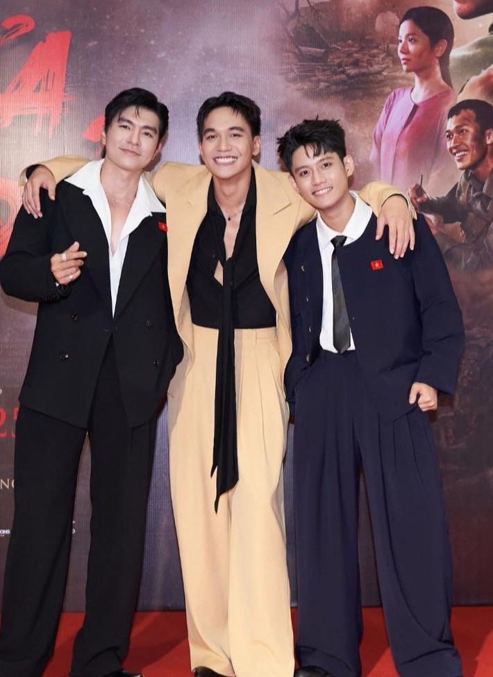 Đỗ Nhật Hoàng, Đình Khang và Steven Nguyễn đều được nhiều khán giả Mưa đỏ yêu mến. Ảnh: FB Đỗ Nhật Hoàng.