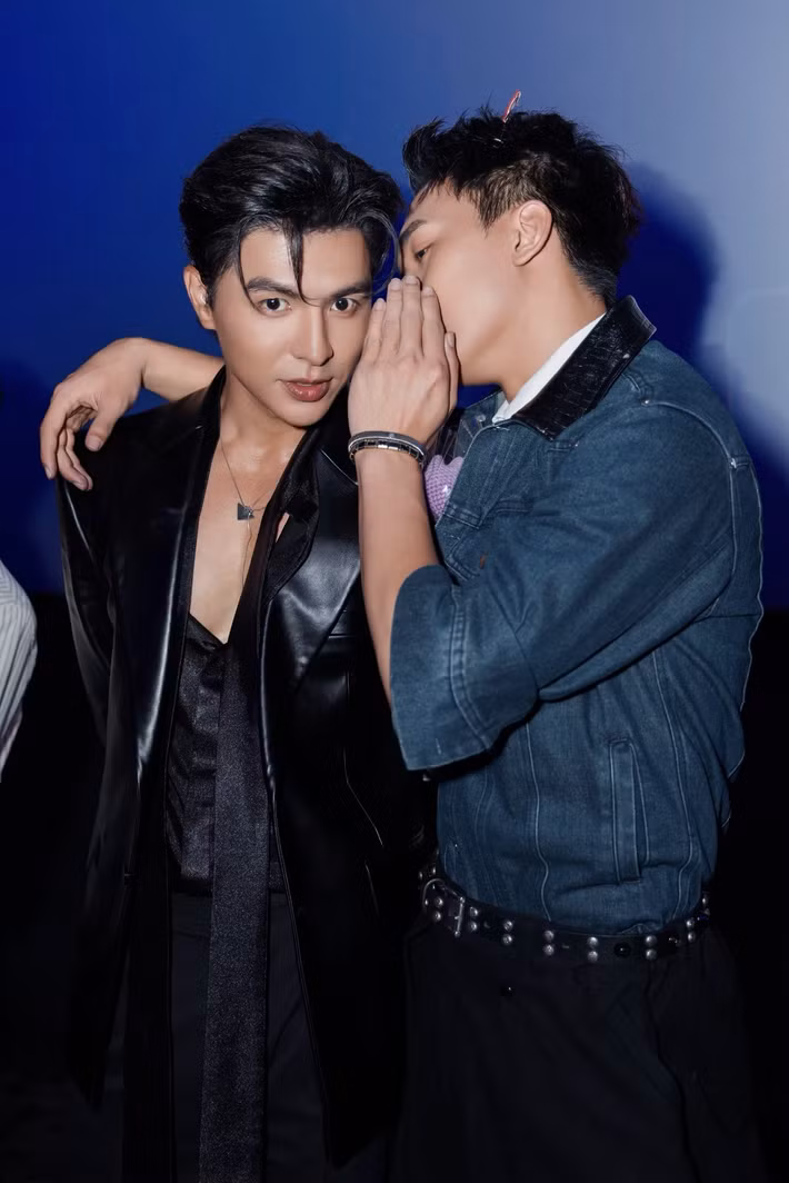 Hai nam diễn viên phim Mưa đỏ đối đầu trên màn ảnh, ngoài đời vô cùng thân thiết. Ảnh: FB Đỗ Nhật Hoàng.