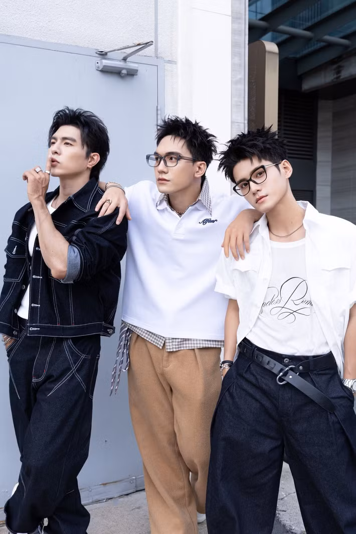 3 nam diễn viên phim Mưa đỏ ngày càng thân thiết. Ảnh: FB Đỗ Nhật Hoàng.