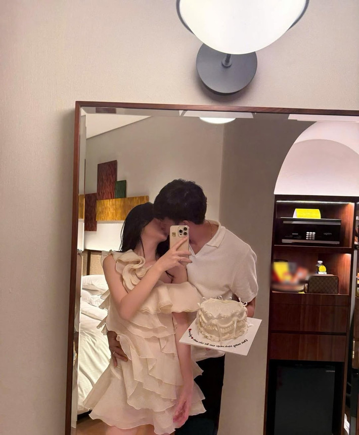 Không chỉ gây chú ý bởi cuộc sống gia đình kín tiếng, Nguyễn Thành Chung còn được nhận xét là người chồng tâm lý, hết mực chiều chuộng vợ. Ngoài việc thường xuyên đưa Tố Uyên đi du lịch, anh cũng nhiều lần công khai bày tỏ tình cảm với bạn đời.