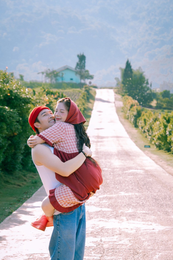 Sau đó, Đình Tú và Ngọc Huyền đóng chung phim Đừng nói khi yêu lên sóng tháng 1/ 2023. Ảnh: FB Đình Tú.