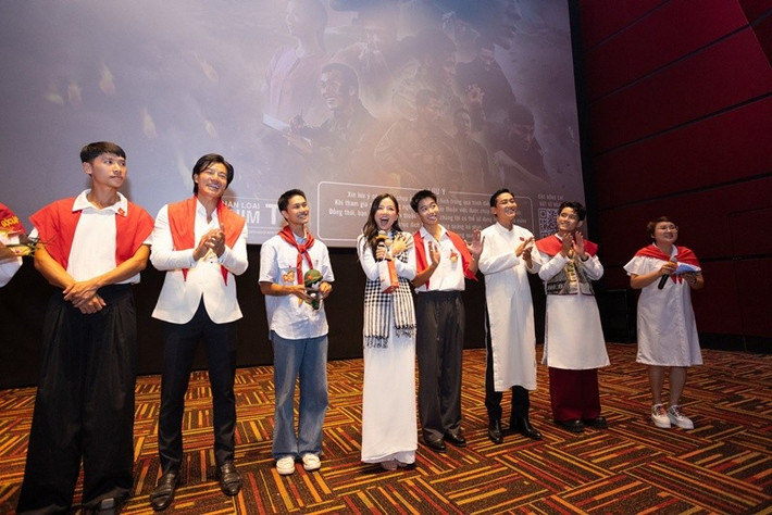 Mới đây, theo Vietnamnet, Bộ Văn hóa, Thể thao và Du lịch đã có quyết định về việc gửi phim Mưa đỏ tham dự Vòng sơ tuyển hạng mục Phim truyện quốc tế tại Oscar lần thứ 98. Ảnh: FB Lê Hạ Anh.