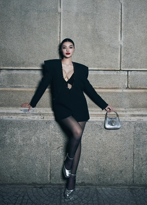 Nàng hậu từng chia sẻ trên Phụ Nữ Số: "Tôi sẽ đăng tải những điều liên quan đến công việc chứ không đưa quá nhiều những gì riêng tư lên mạng xã hội dù là chuyện vui, hạnh phúc hay buồn". Ảnh: FB Kiều Loan.