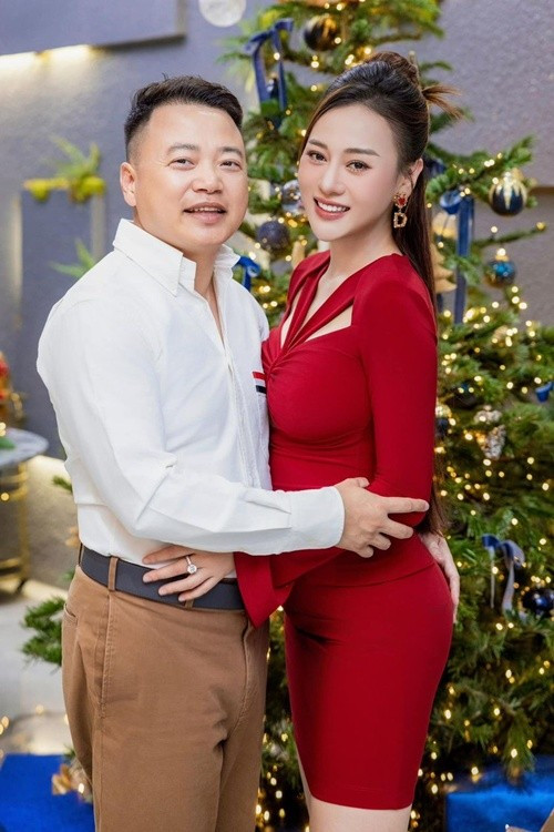 Tháng 6/2023, Shark Bình và Phương Oanh đăng ký kết hôn. 1 tháng sau, nam doanh nhân cầu hôn nữ diễn viên. Ảnh: Sức Khoẻ Đời Sống.