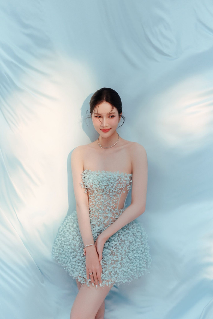 “Chúng tôi luôn dành sự tôn trọng, ủng hộ tuyệt đối cho định hướng phát triển độc lập của Phương Anh, tin rằng Phương Anh tiếp tục khẳng định bản lĩnh, trí tuệ và phong thái riêng trong tương lai”, công ty Sen Vàng cho hay. Ảnh: FB Phương Anh.