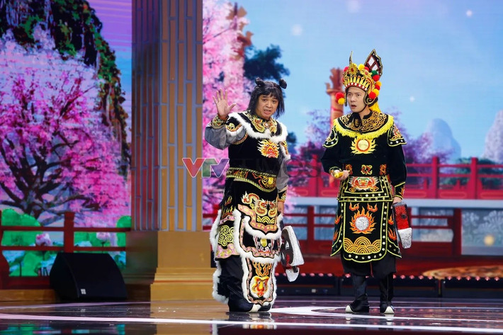 Chia sẻ trên VTV, Việt Bắc cho biết những câu thoại gây cười của anh trong Táo Quân được khán giả đón nhận tích cực, điều này mang lại cho anh nhiều niềm vui và sự hào hứng khi làm nghề. Ảnh: VTV.