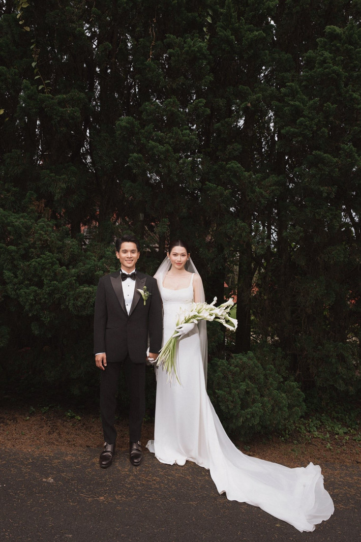 Đám cưới của Quỳnh Châu sẽ diễn ra vào ngày 26/10. Theo Saostar, dàn khách mời của hôn lễ gồm Á hậu Thúy Vân, Lan Khuê, Minh Tú, Hương Giang, Khánh Vân, vợ chồng Puka - Gin Tuấn Kiệt, Khổng Tú Quỳnh.