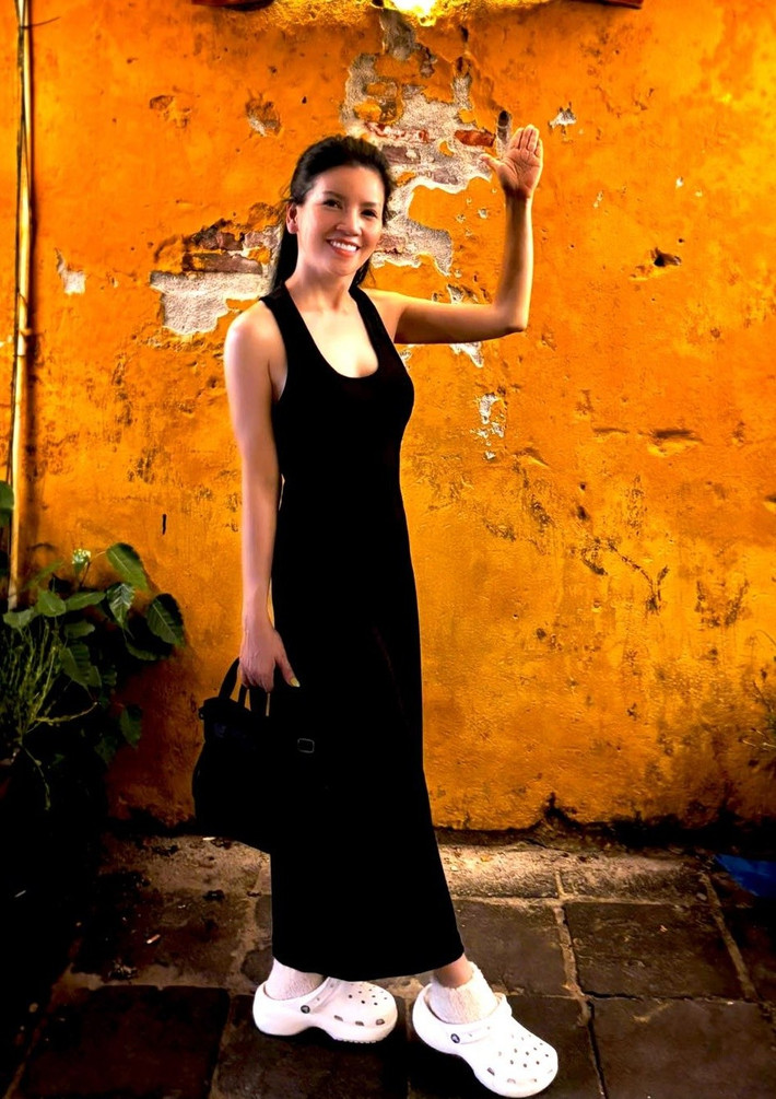 Ngày 8/8, nữ nghệ sĩ chia sẻ loạt ảnh đi Đà Nẵng. Ảnh: FB Ngọc Trinh.