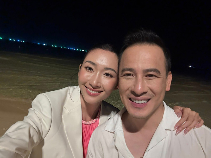 Phía bạn trai Thanh Khoa nhắn nhủ người đẹp: “Anh cảm ơn em đã nhận lời cầu hôn của anh! Đây là một khoảnh khắc đặc biệt, và anh rất trân trọng tình yêu và sự ủng hộ của em. Chúng ta sẽ có nhiều kỷ niệm đẹp trong tương lai”. Ảnh: FB Thanh Khoa.