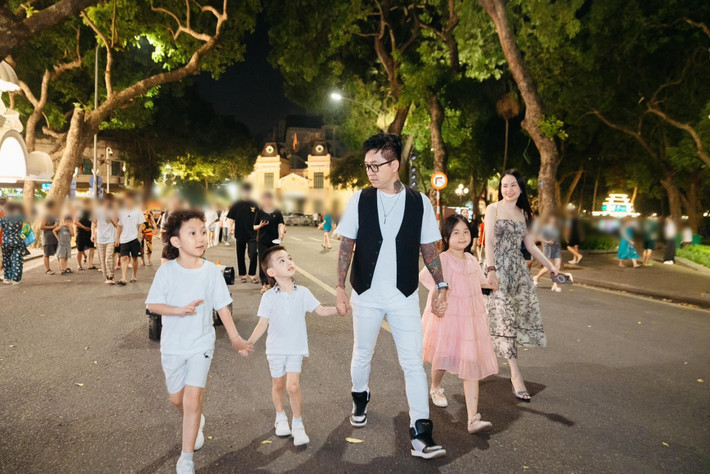 Tuấn Hưng nhiều lần nhấn mạnh gia đình là điểm tựa lớn nhất, giúp anh cân bằng giữa công việc và cuộc sống.