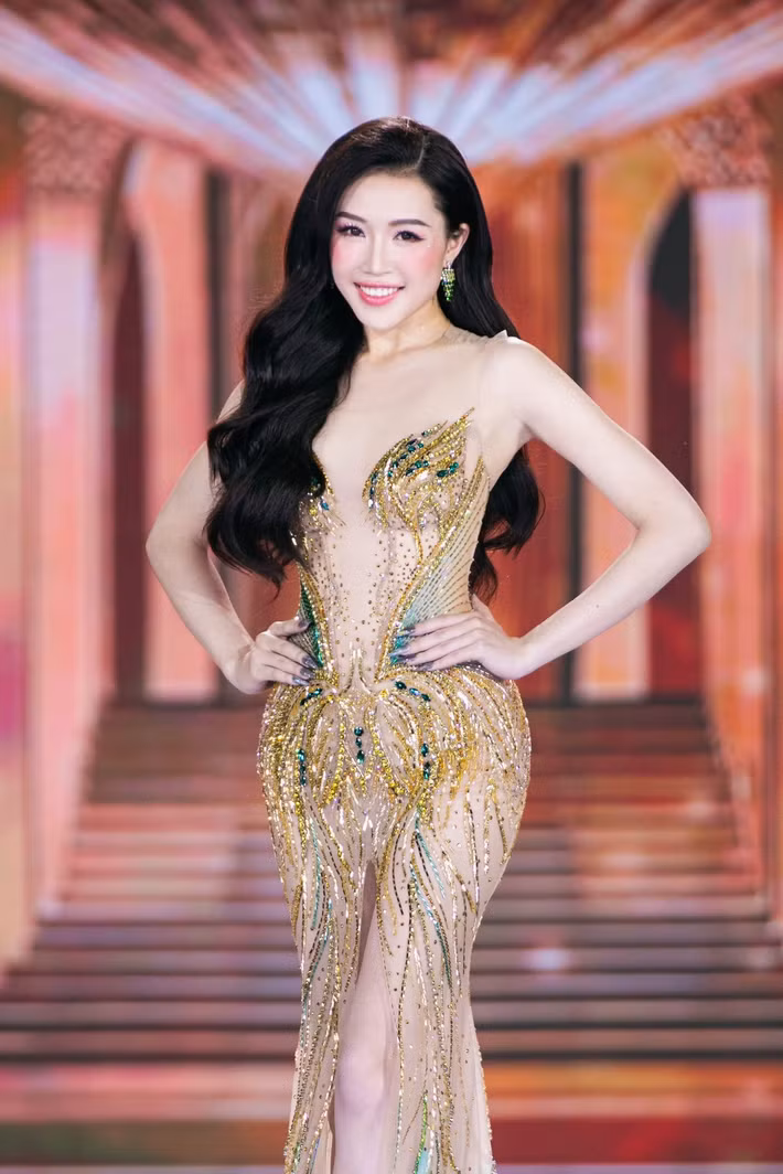 Lê Thị Thu Trà đoạt danh hiệu á hậu 2 Hoa hậu Hòa bình Việt Nam 2025. Ảnh: Miss Grand Vietnam.