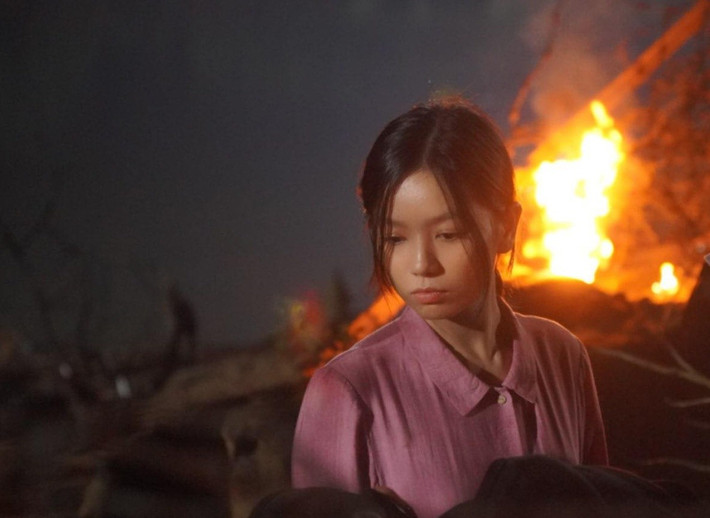 Tính đến sáng ngày 1/9, phim Mưa đỏ có doanh thu 357 tỷ đồng (theo thống kê của Box Office Vietnam - đơn vị thống kê phòng vé độc lập).