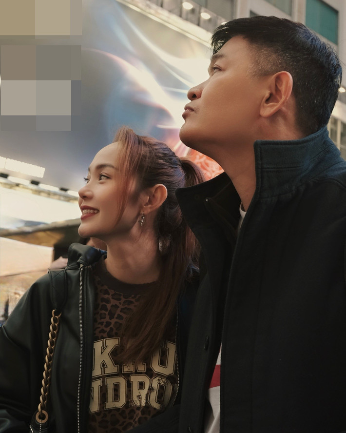 Minh Hằng thi thoảng đăng tải hình ảnh chồng - doanh nhân Quốc Bảo. Vào tháng 3/2025, nữ ca sĩ khoe được bạn đời tặng xe hơi mới. Ảnh: Instagram Minh Hằng.